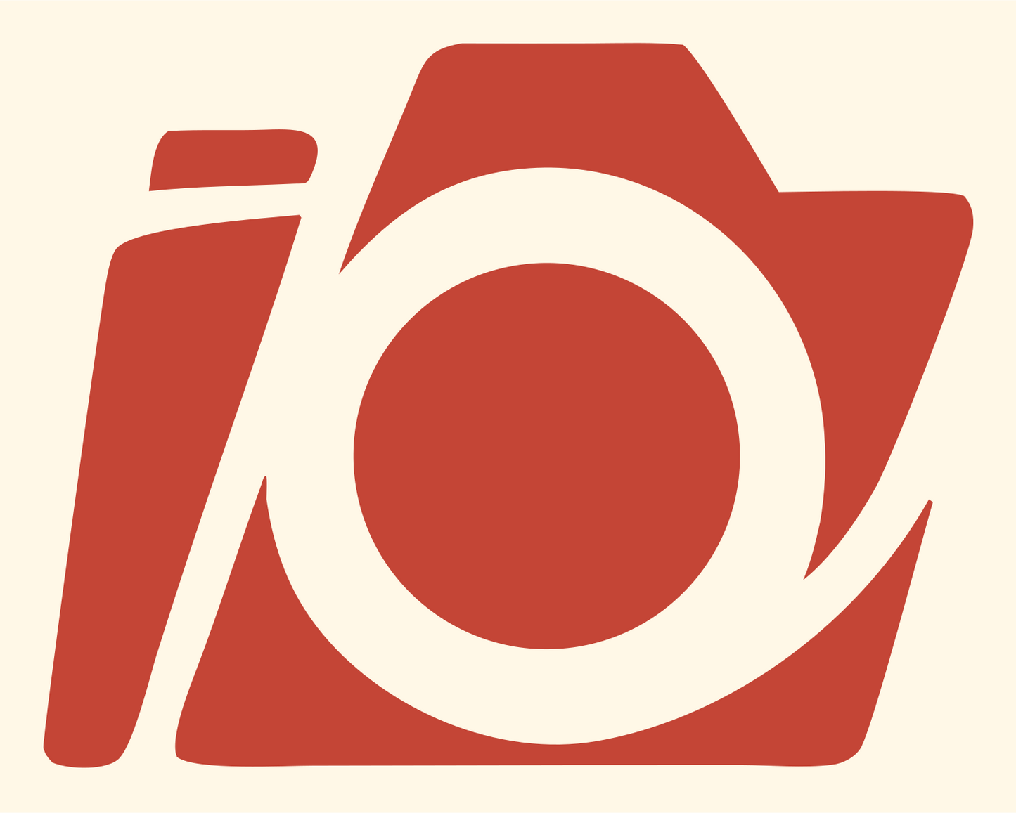 Camera Lens Bold Logo #fff8e7/#c44536