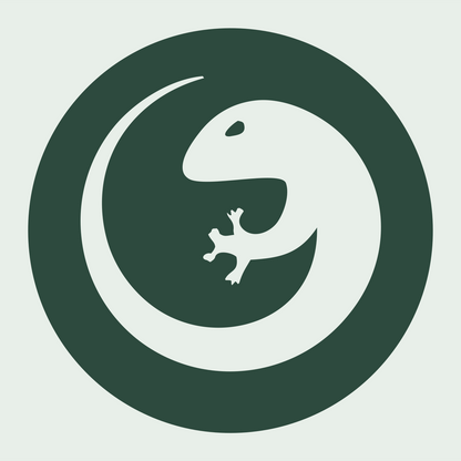 Negative Space Gecko Circle Badge #e8efe9/#2d4a3e